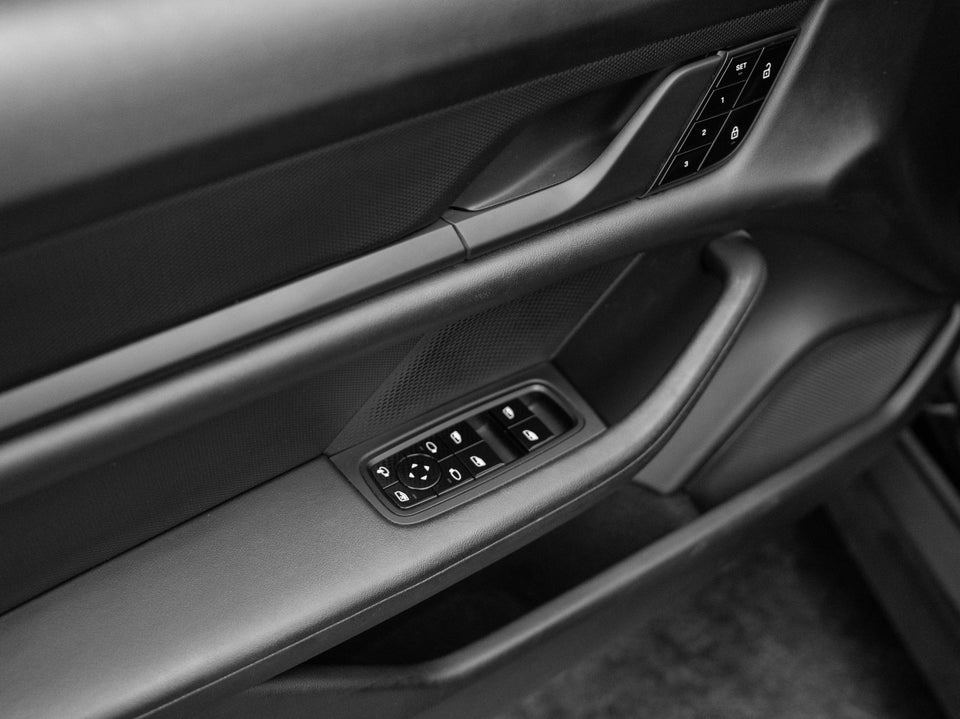 Porsche Taycan Performance+ 4d