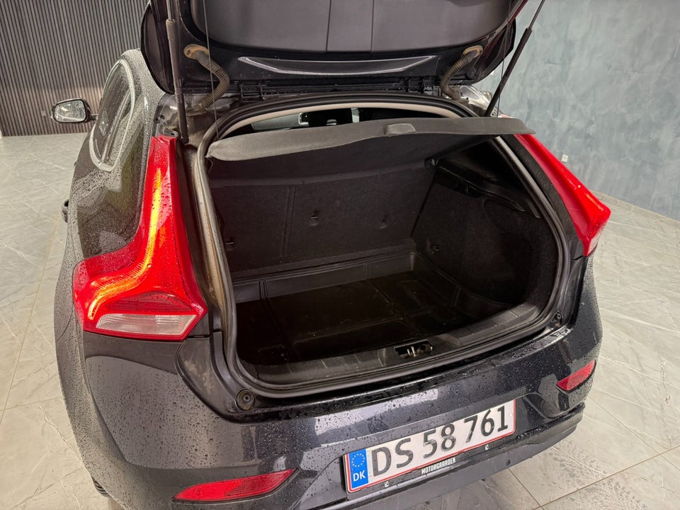 Volvo V40 1,6 D2 115 Momentum aut. 5d