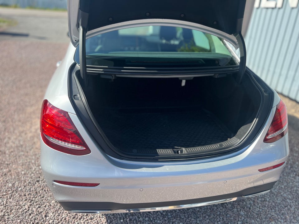 Mercedes E220 d 2,0 AMG Line aut. 4d