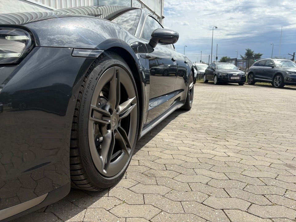 Porsche Taycan Turbo Performance+ 4d