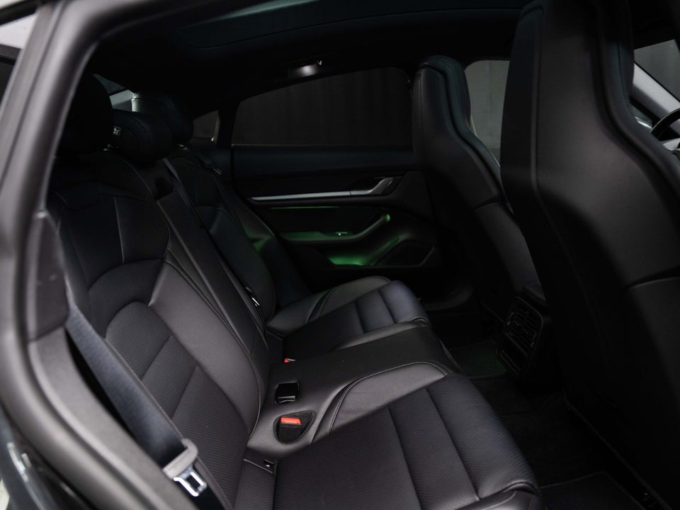 Porsche Taycan Performance+ 4d