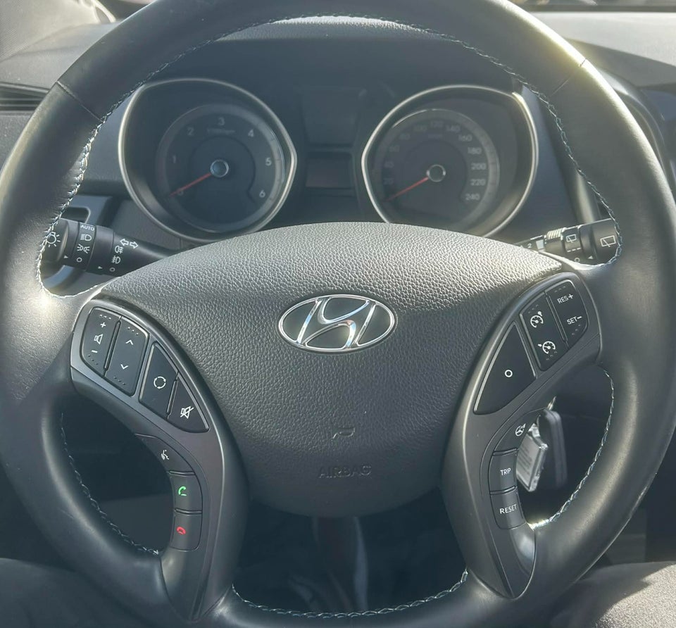 Hyundai i30 1,6 CRDi 110 EM-Edition 5d