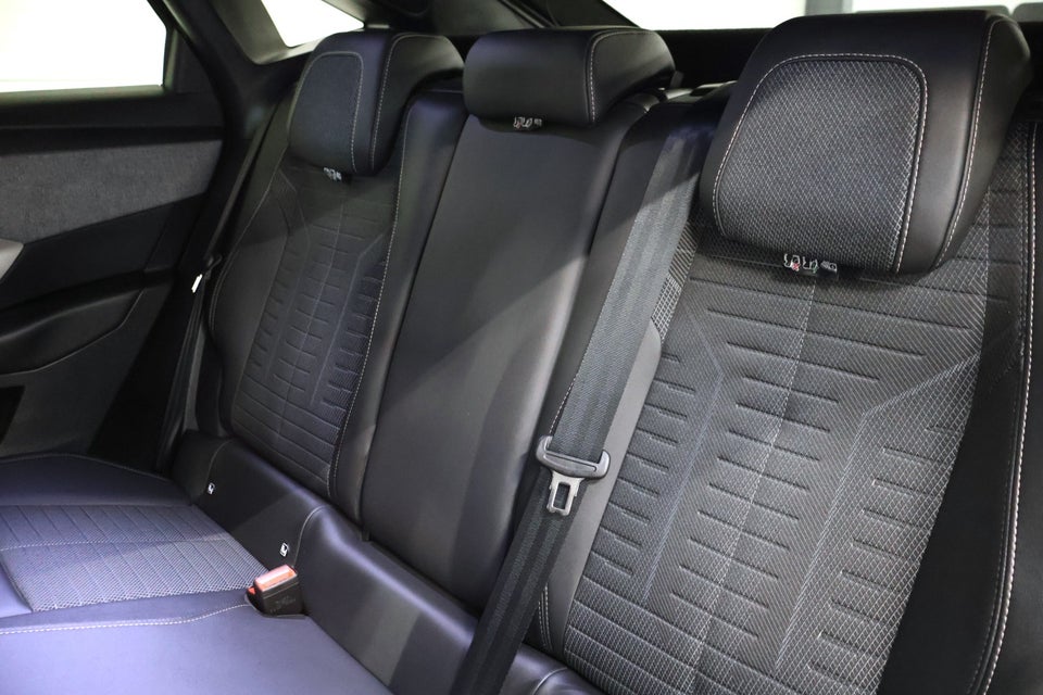 Peugeot e-3008 77 GT 5d