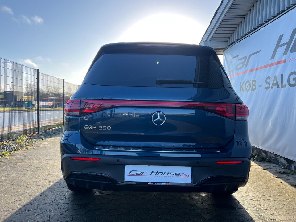 Mercedes EQB250 AMG Line 5d