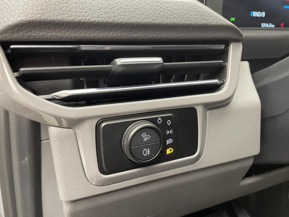 VW e-Caravelle 64 Style SWB