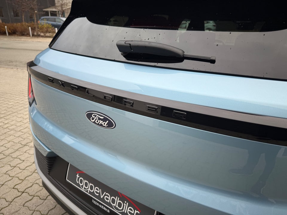 Ford Explorer 82 Premium Extended Range 5d