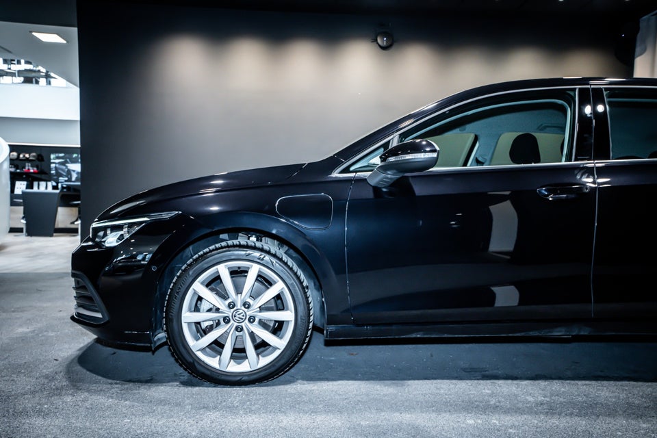 VW Golf VIII 1,4 eHybrid Style 75 Years Edition DSG 5d