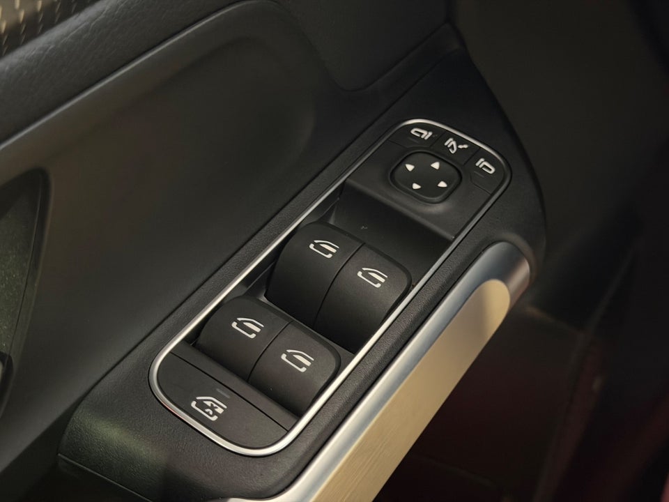 Mercedes EQB300 4Matic 7prs 5d