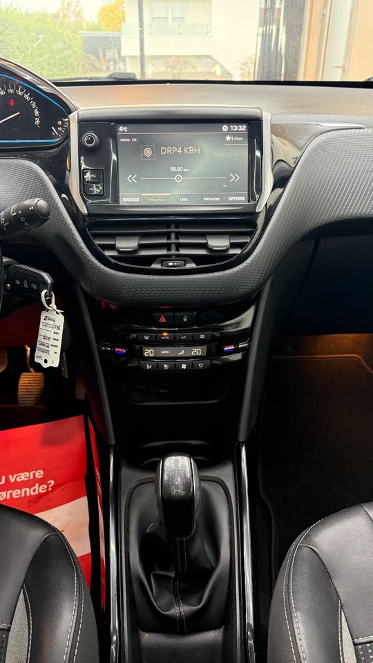 Peugeot 2008 1,2 e-THP 110 Allure Sky 5d