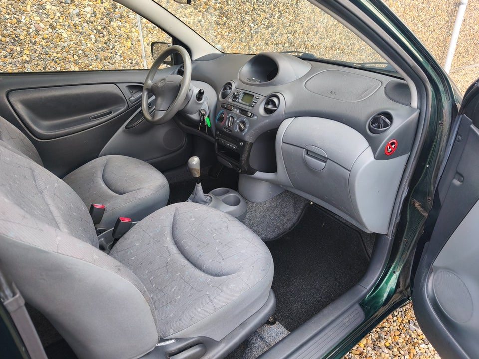 Toyota Yaris 1,0 Terra 3d