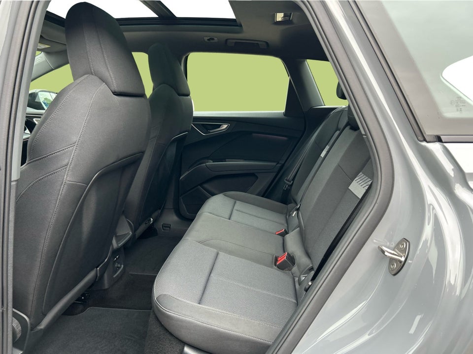 Audi Q4 e-tron 45 S-line quattro 5d