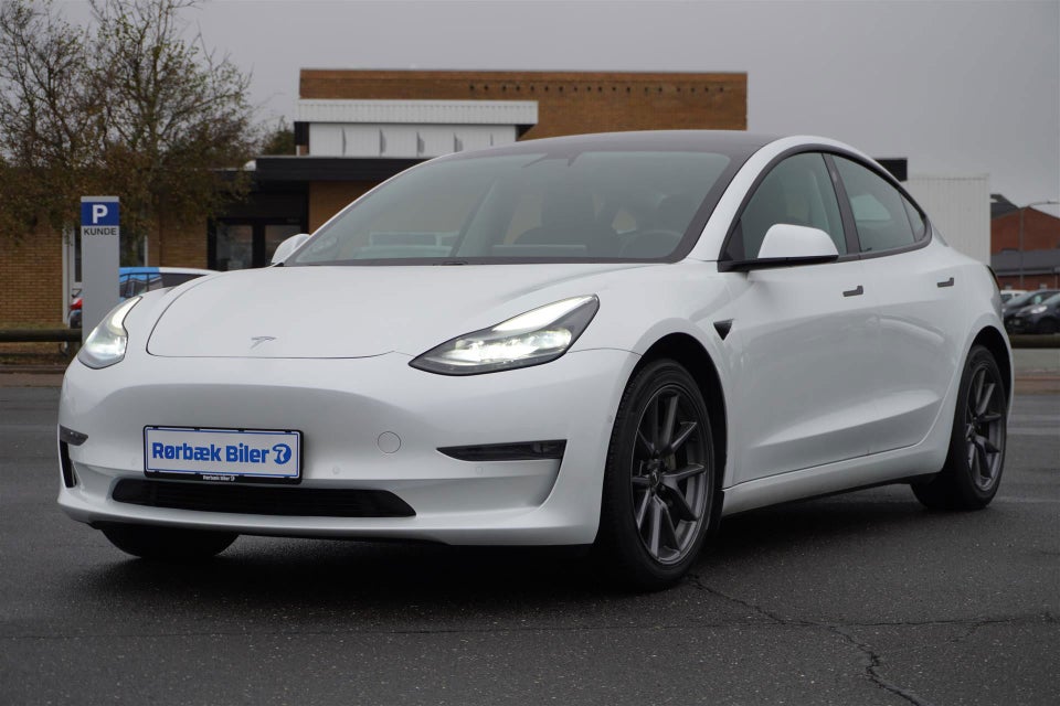 Tesla Model 3 Long Range AWD 4d