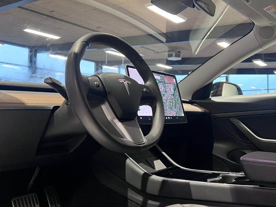 Tesla Model 3 Standard Range+ RWD 4d