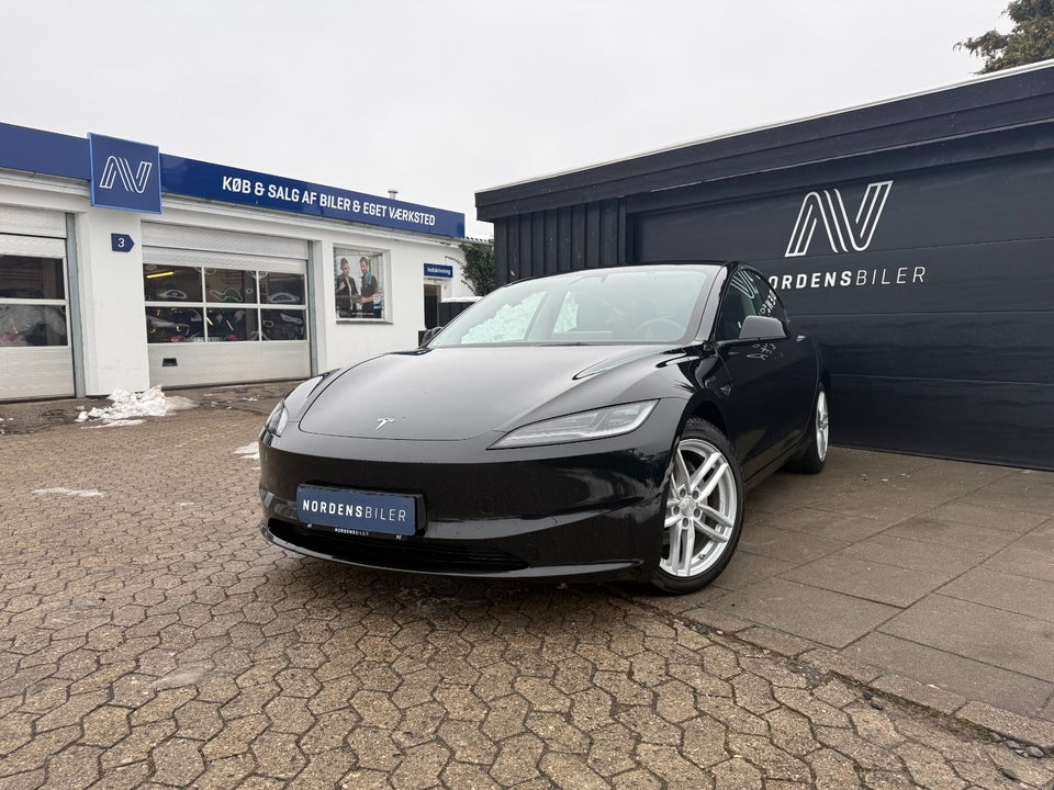 Tesla Model 3 Long Range AWD 4d