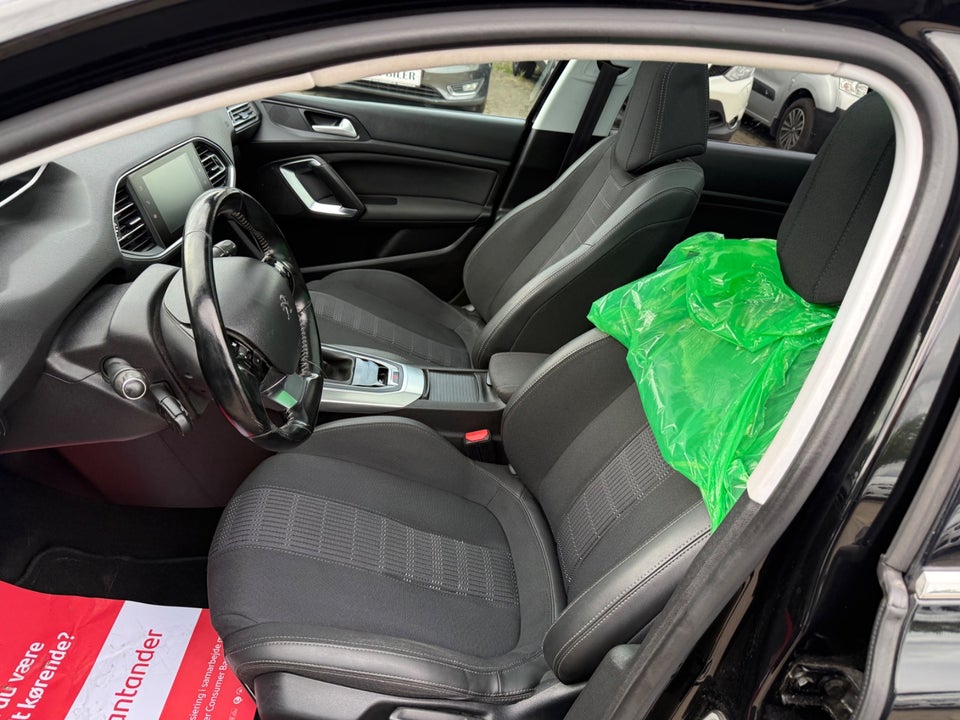 Peugeot 308 1,6 BlueHDi 120 Allure Sky SW 5d