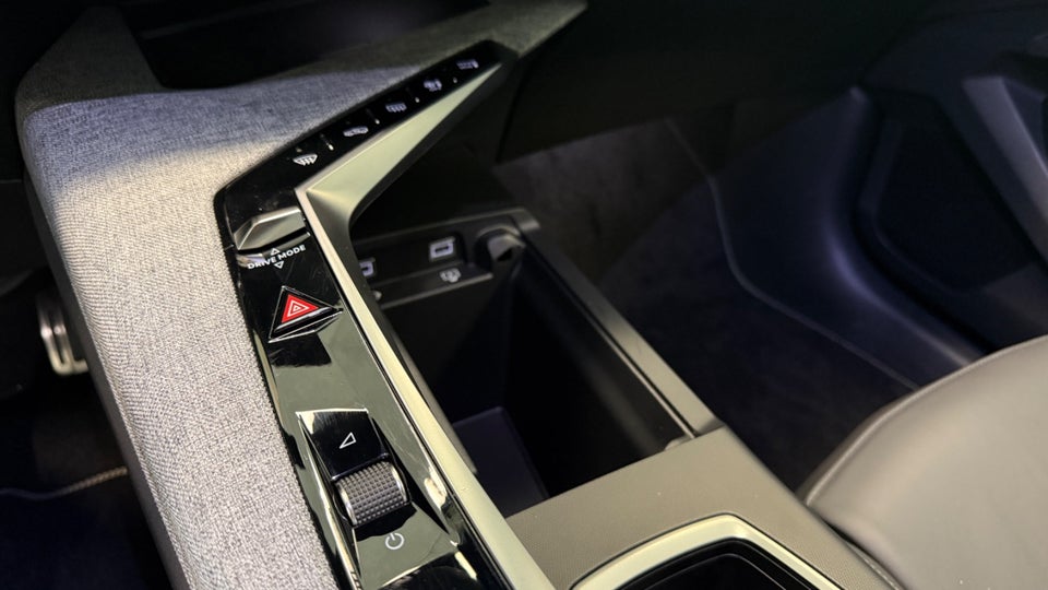 Peugeot e-3008 77 GT Pack 5d