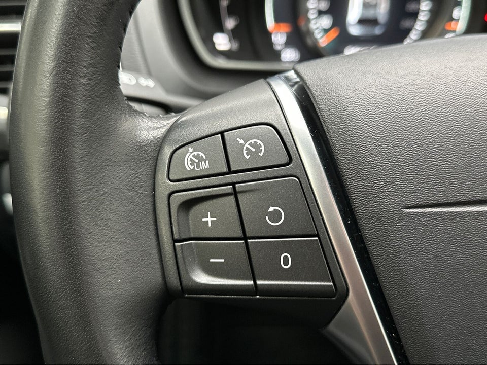 Volvo V40 CC 1,5 T3 152 aut. 5d