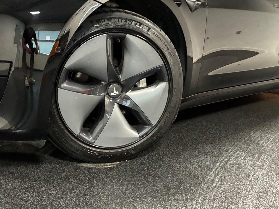Tesla Model 3 Standard Range+ RWD 4d