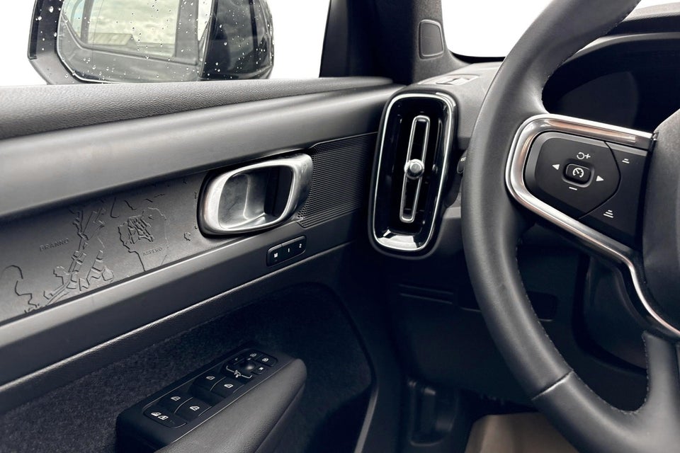 Volvo EX40 Extended Range Plus 5d