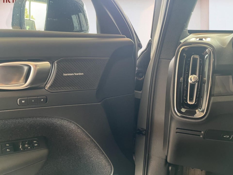 Volvo EX40 Extended Range Plus 5d