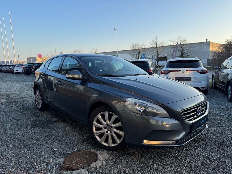 Volvo V40 1,6 D2 115 Momentum aut. 5d