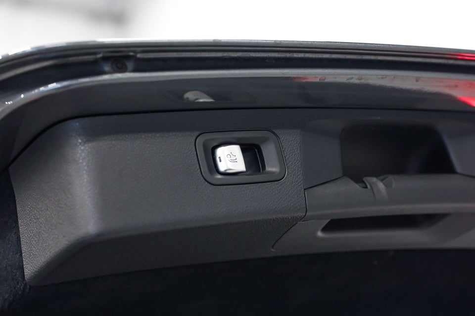 Mercedes E300 de 2,0 AMG Line stc. aut. 5d