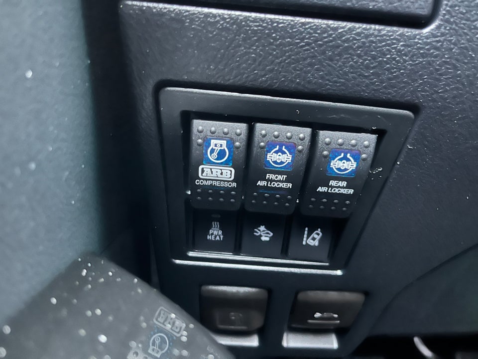 Toyota HiLux 2,4 D-4D 150 T2 Db.Kab 4x4 4d