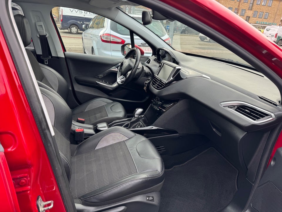 Peugeot 2008 1,2 e-THP 110 Allure Sky 5d