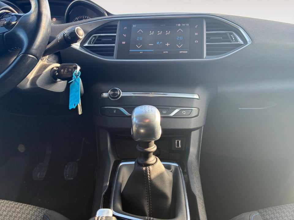 Peugeot 308 1,5 BlueHDi 130 Style+ 5d