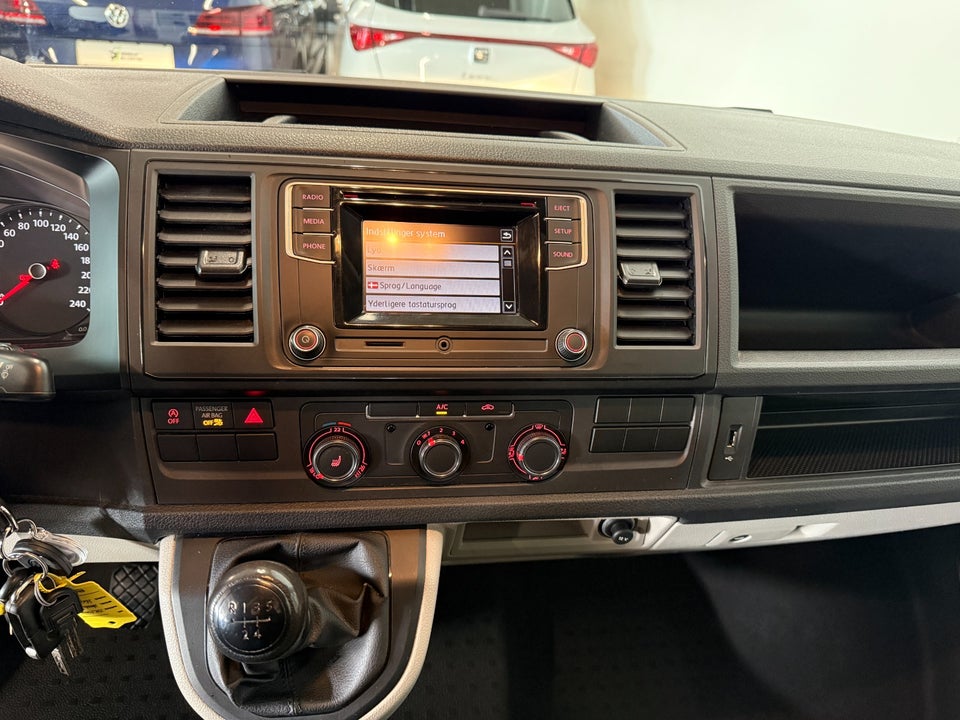 VW Transporter 2,0 TDi 102 Kassevogn kort