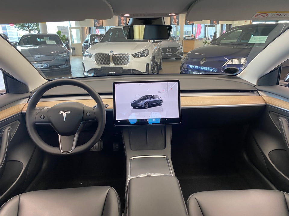 Tesla Model 3 Long Range AWD 4d