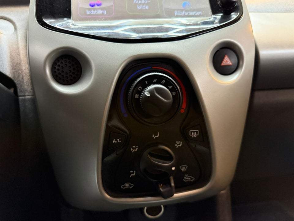Toyota Aygo 1,0 VVT-i x-touch 5d