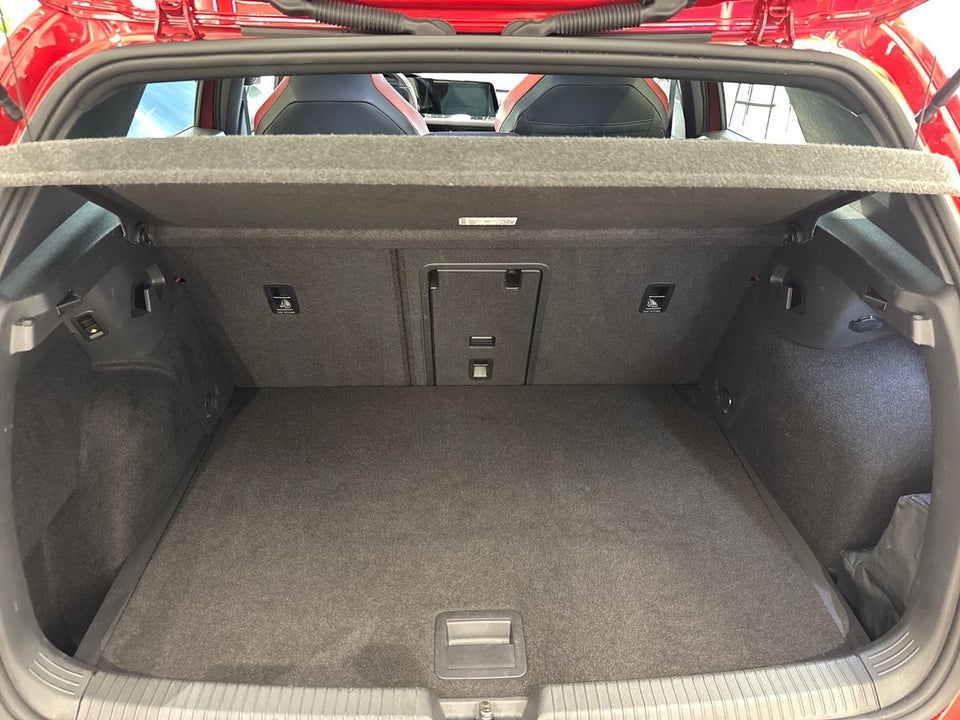 VW Golf VIII 2,0 GTi DSG 5d