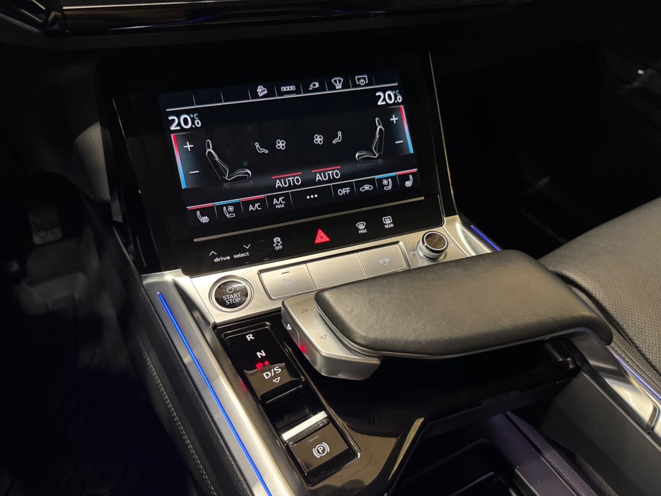 Audi e-tron 55 quattro 5d