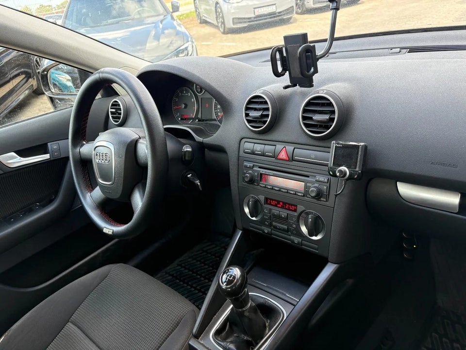 Audi A3 1,6 Ambiente Sportback 5d