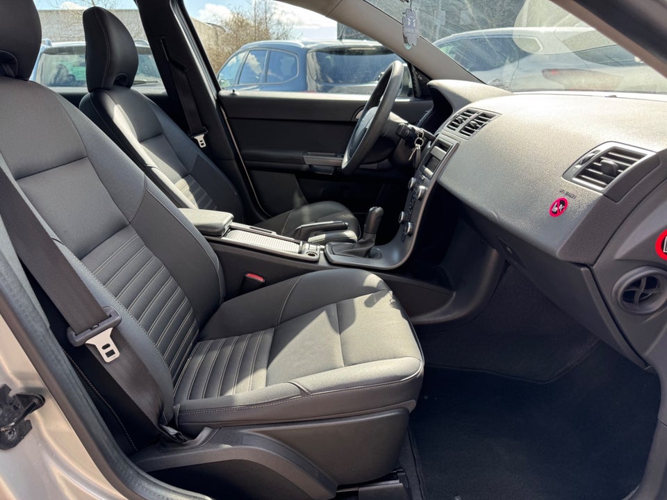 Volvo S40 1,6 D Momentum 4d