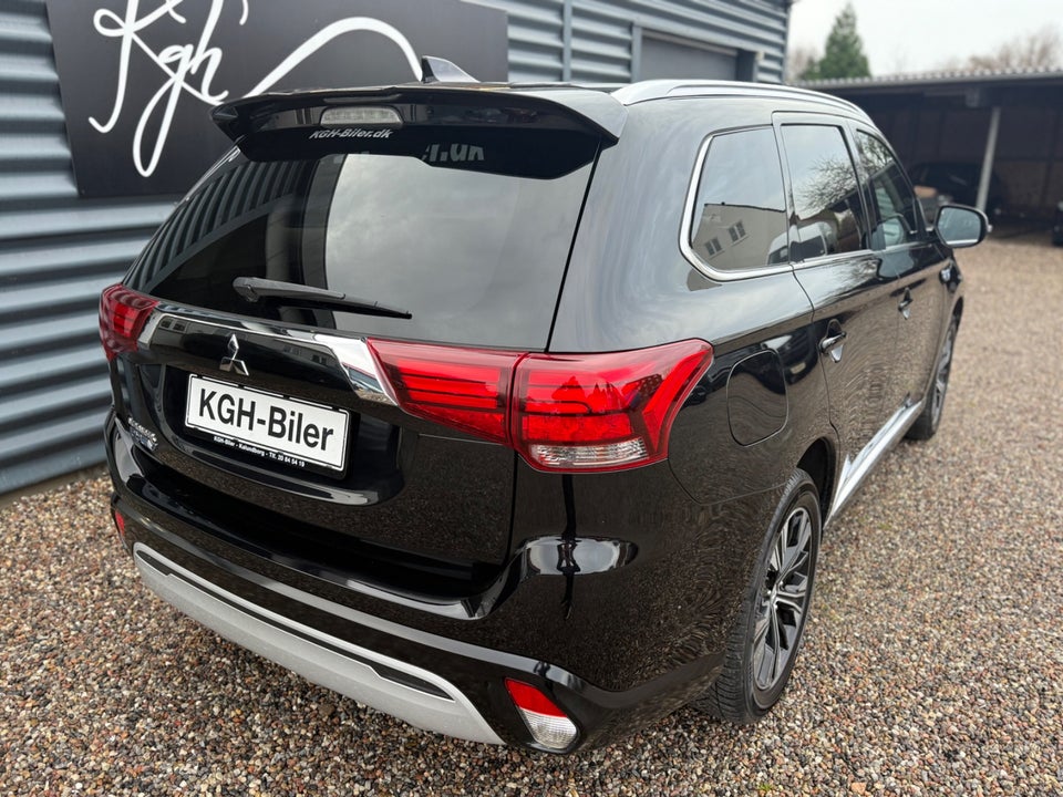 Mitsubishi Outlander 2,4 PHEV Invite CVT 4WD 5d