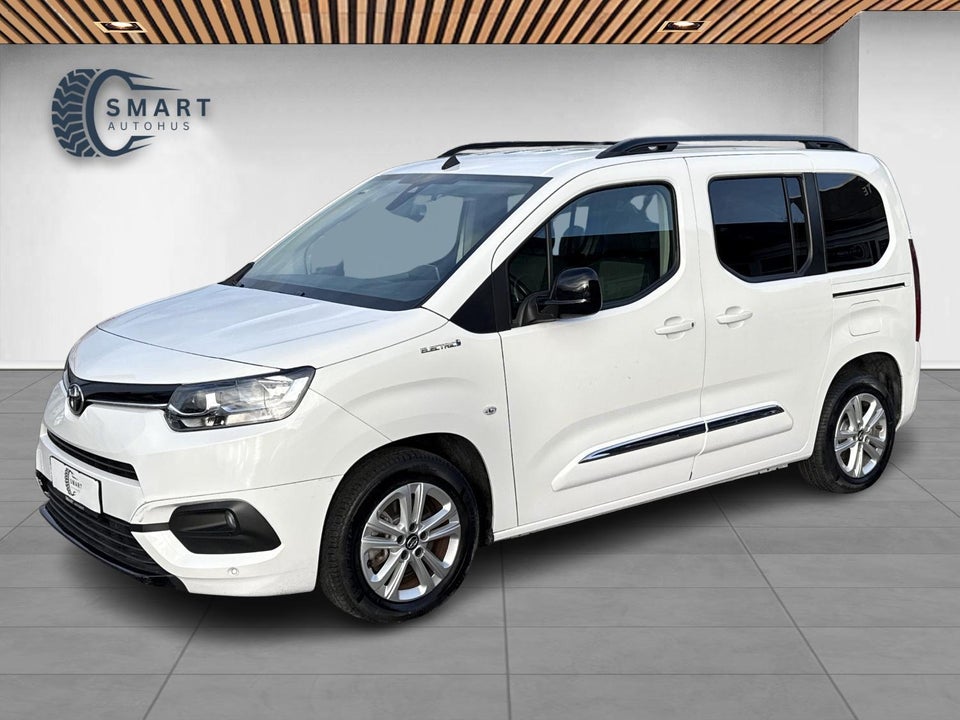 Toyota ProAce City Verso 50 Medium Family 5d