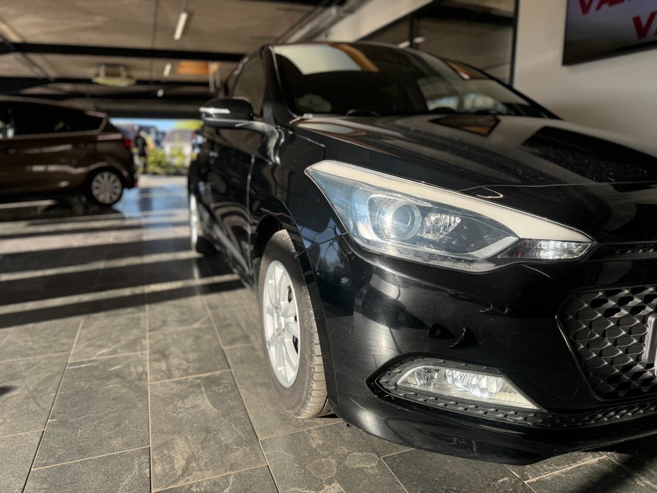 Hyundai i20 1,25 EM-Edition 5d