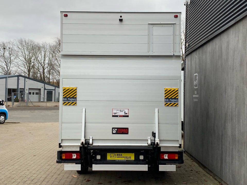 Iveco Daily 3,0 35S18 4100mm Box m/lift AG8