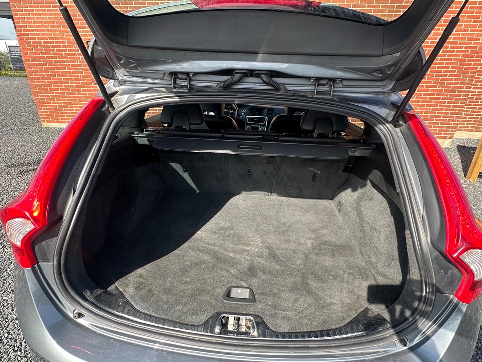 Volvo V60 2,0 D3 150 Momentum 5d