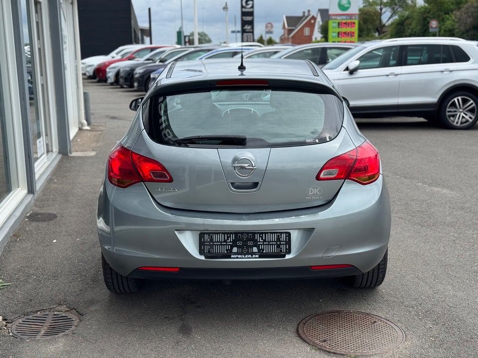 Opel Astra 1,6 Enjoy eco 5d