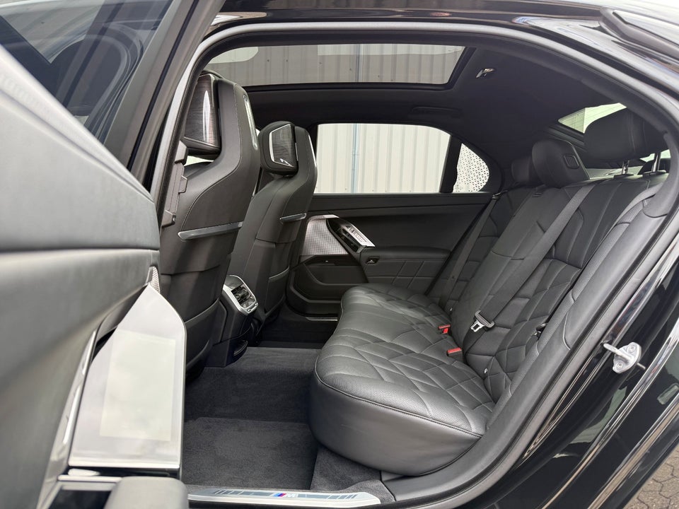 BMW i7 M70 M-Sport Pro Performance xDrive 4d