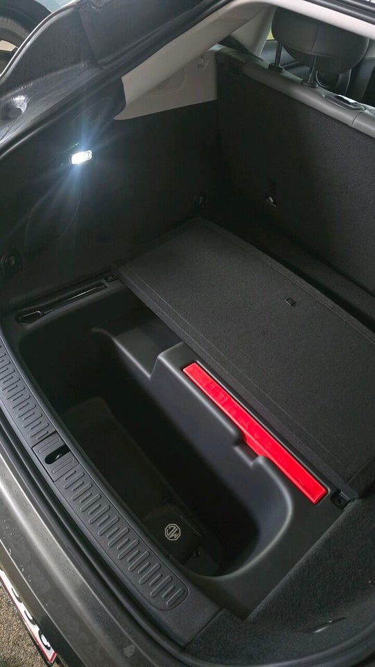 MG IM6 100 Performance AWD 5d