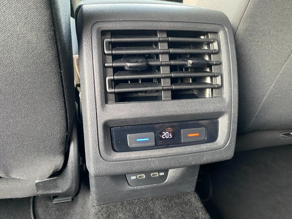 VW Golf VIII 2,0 TDi 150 Style DSG 5d