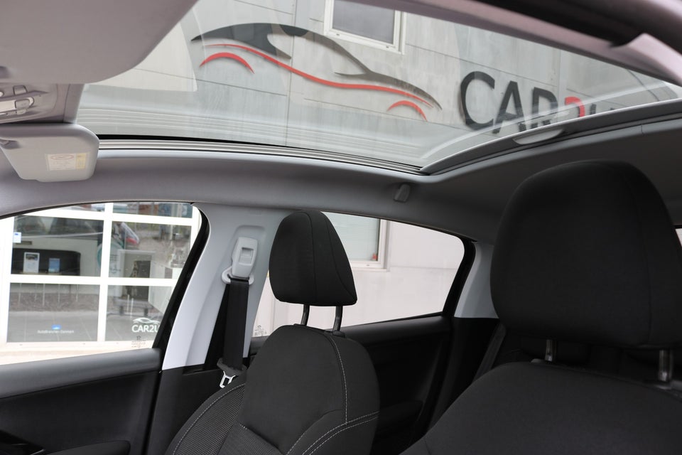 Peugeot 208 1,5 BlueHDi 100 Signature Sky 5d