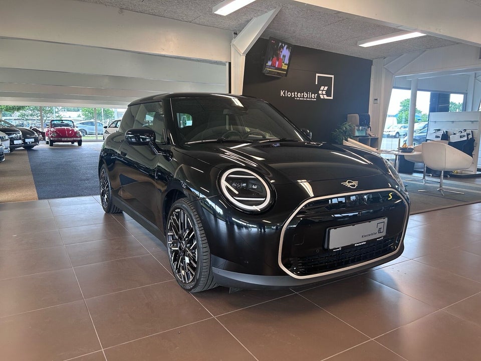 MINI Cooper SE Favoured Trim XL 3d