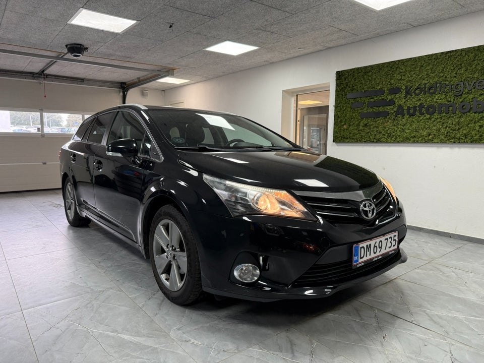 Toyota Avensis 1,8 VVT-i T2 Premium Touring Sports 5d
