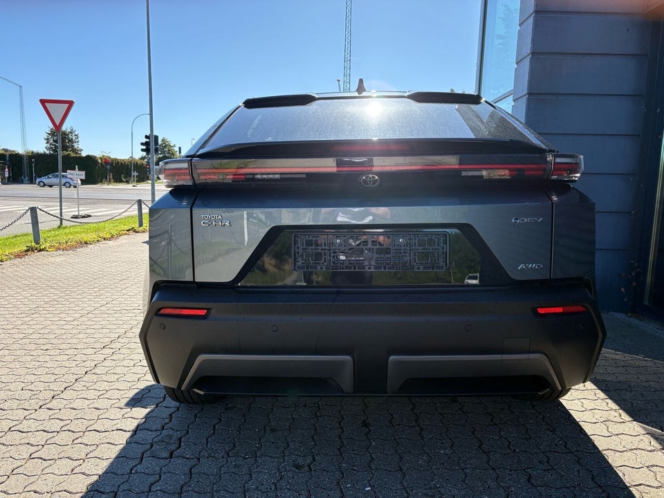 Toyota C-HR+ 77 Executive AWD 5d