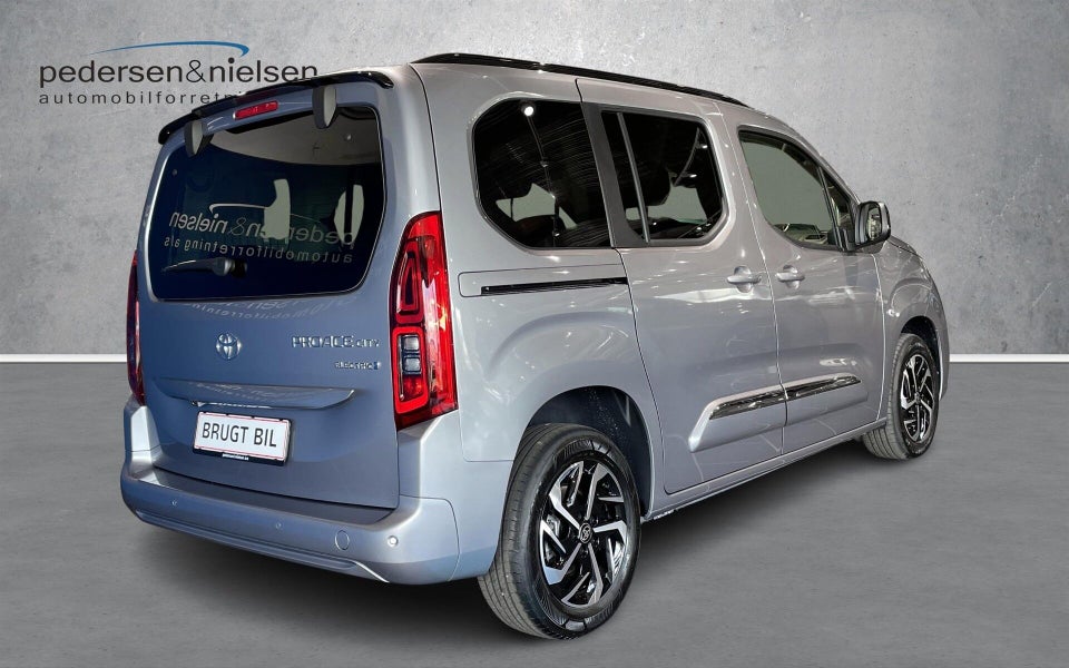 Toyota ProAce City Verso 50 Medium Family 5d